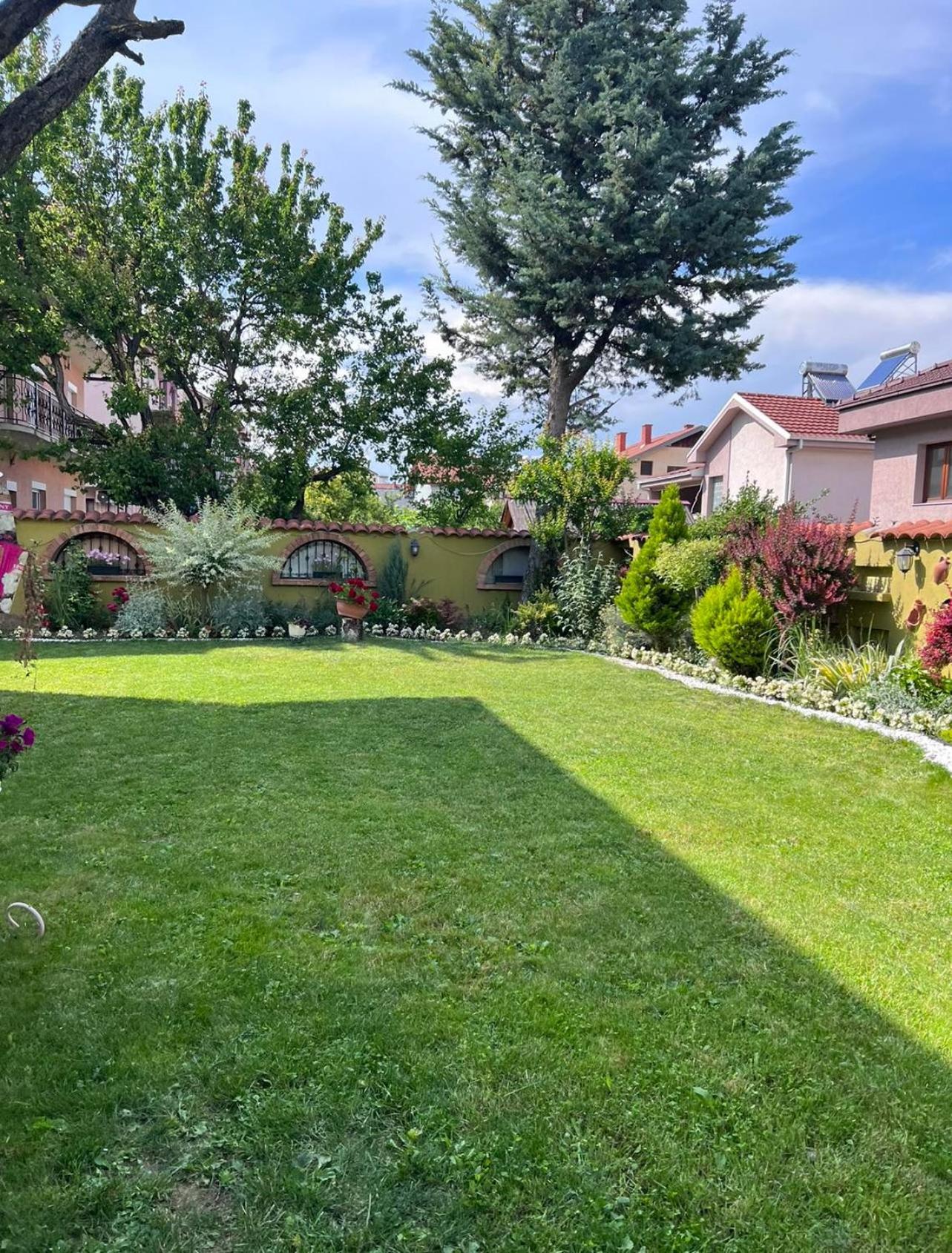 Lux Garden Home D Kumanovo Exterior photo